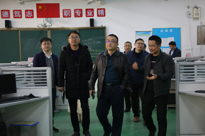 20210322县教育局来校现场办公 (1).jpg